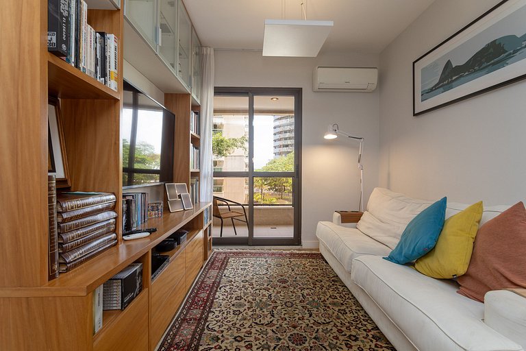 Coronel102|Refined flat in Barra