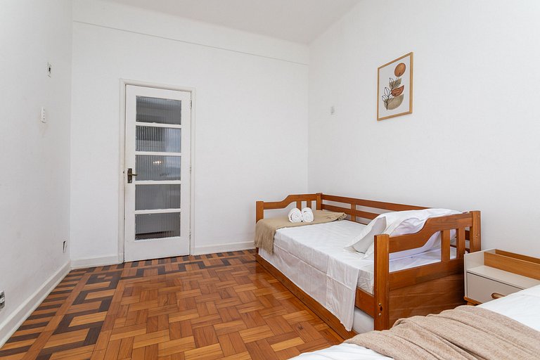 Glória801|3-bedroom apt with great views!