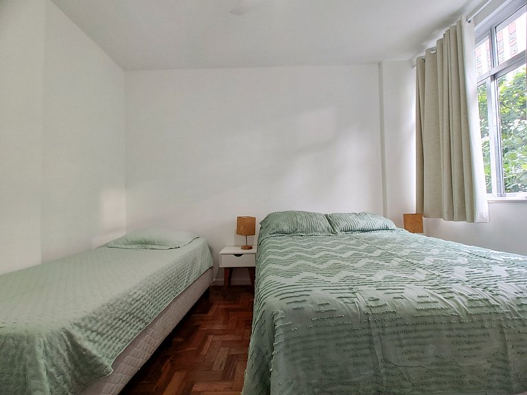 Ff401| Three bedrooms in a quiet street in Leblon