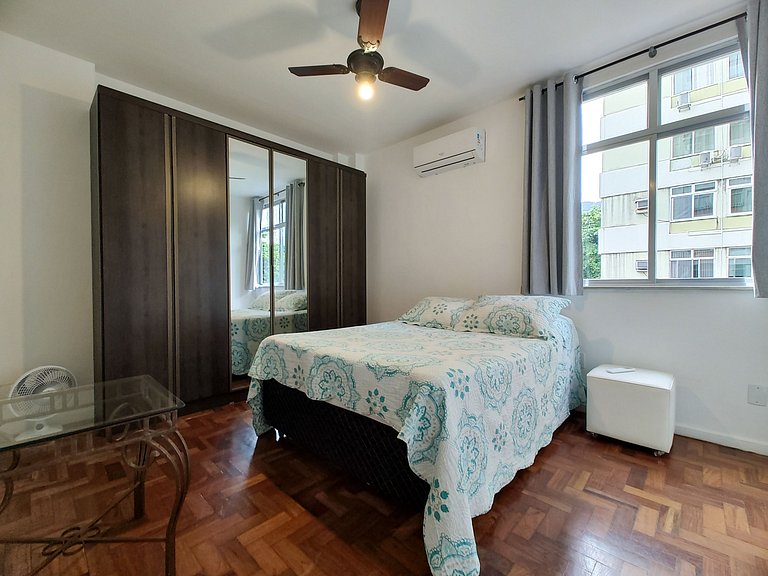 Ff401| Three bedrooms in a quiet street in Leblon