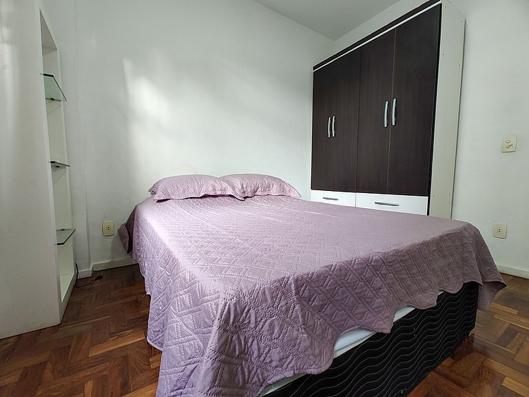 Ff401| Three bedrooms in a quiet street in Leblon