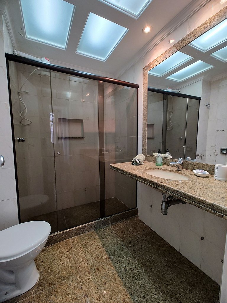 Ff401| Three bedrooms in a quiet street in Leblon