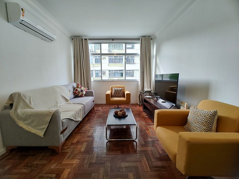 Ff401| Three bedrooms in a quiet street in Leblon