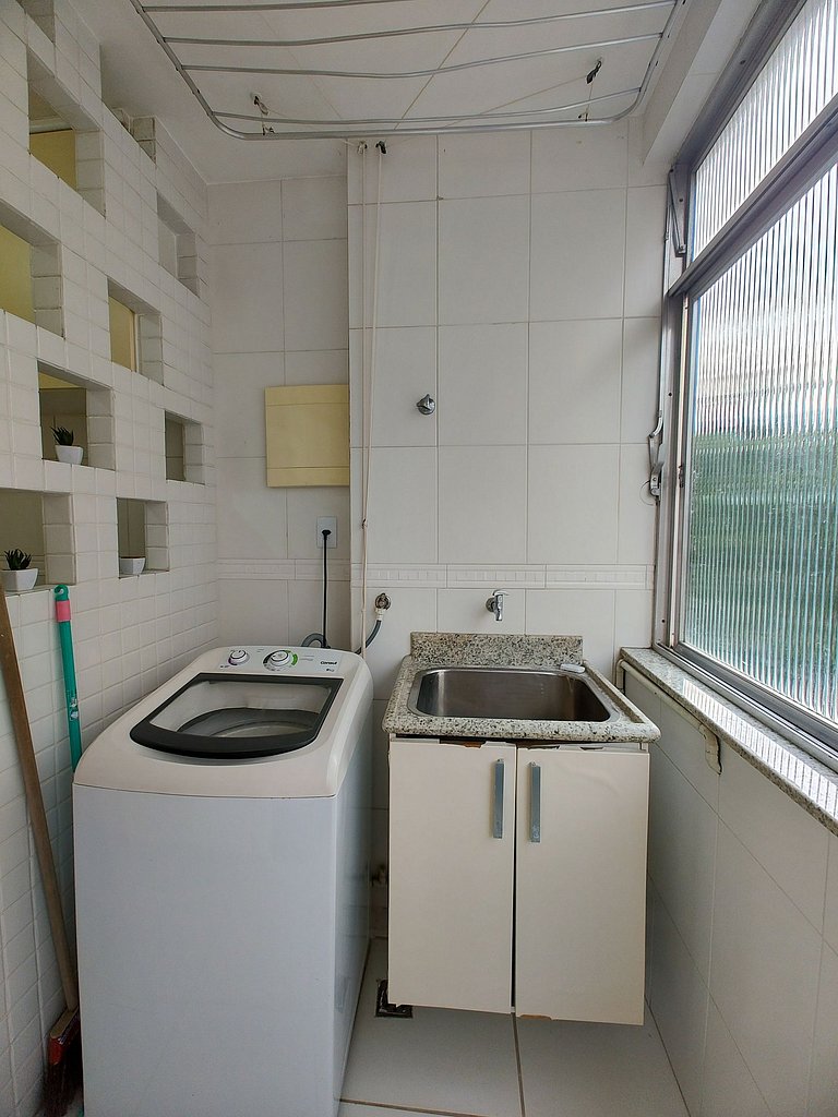 Ff401| Três quartos em rua tranquila do Leblon