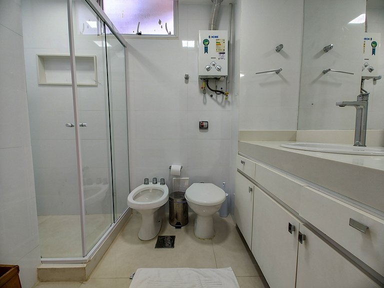 Afra305 | 2 suites in Leblon, 3 minutes from beach