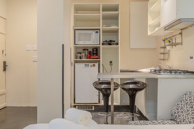 Joana101|Studio apt 3 blocks from Ipanema Beach
